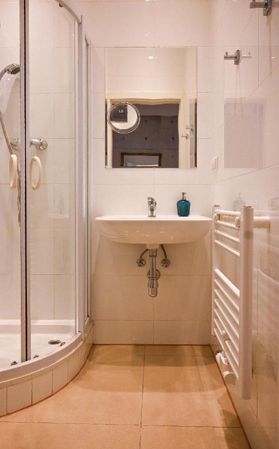 Bright Apartment Mariahilf Wina Bagian luar foto