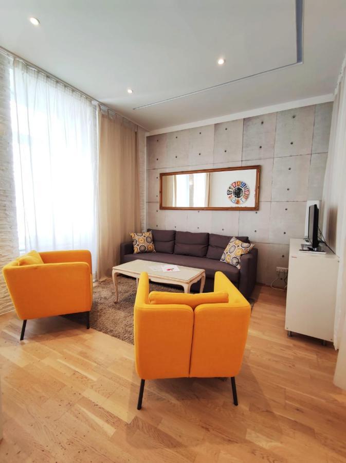 Bright Apartment Mariahilf Wina Bagian luar foto
